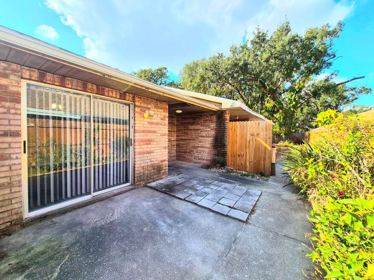 Image 4 of 30 For 3141 Bloomingdale Villas Court