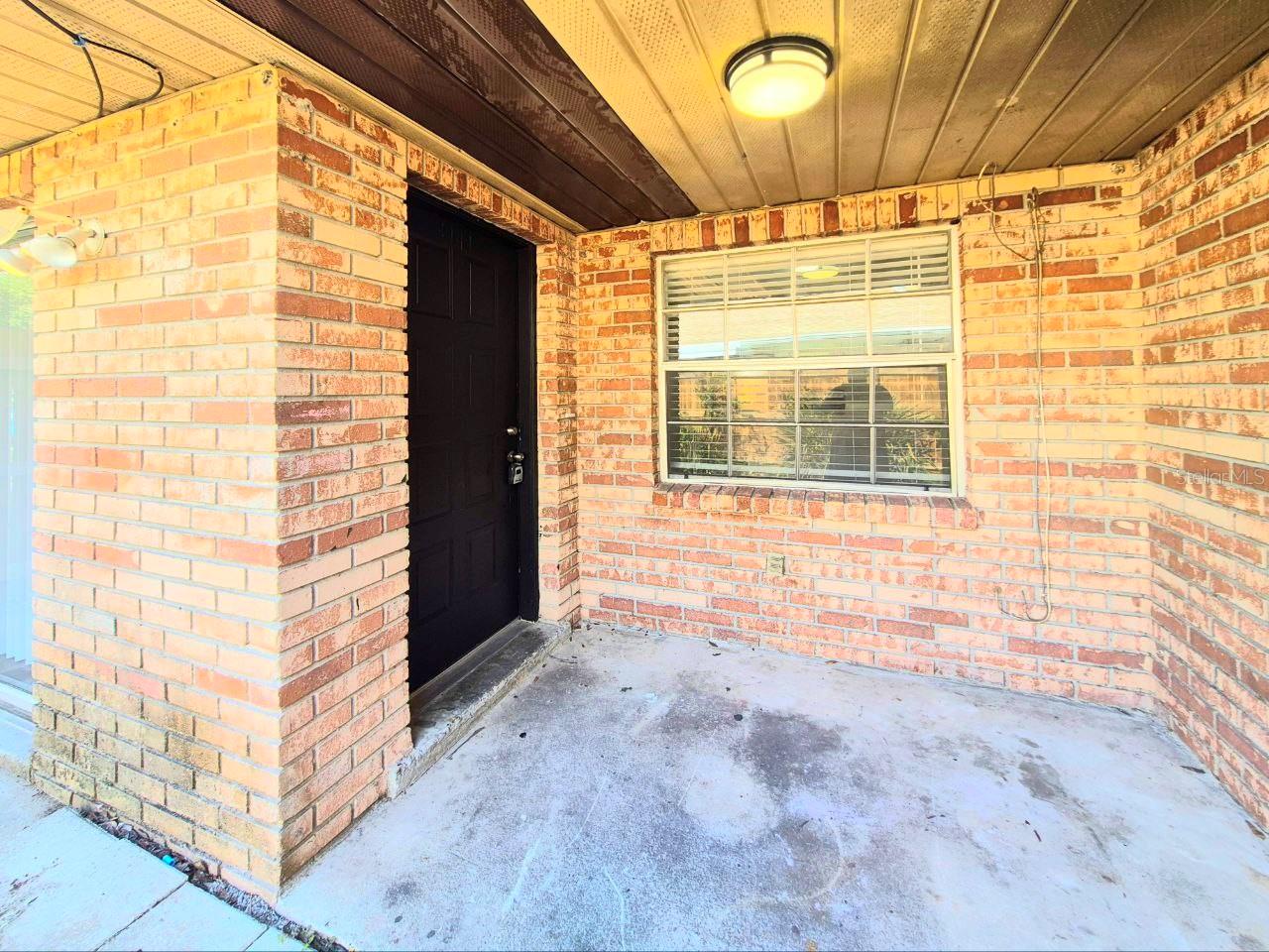 Image 7 of 30 For 3141 Bloomingdale Villas Court