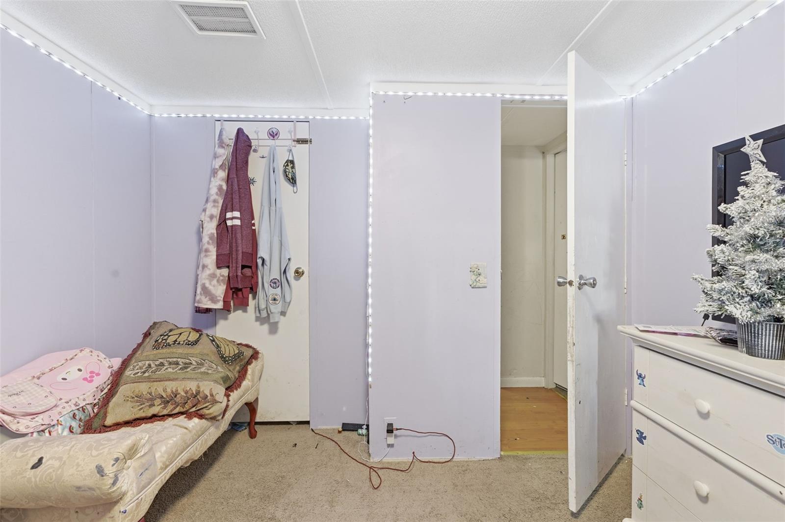 Image 27 of 47 For 13050 Sun Road