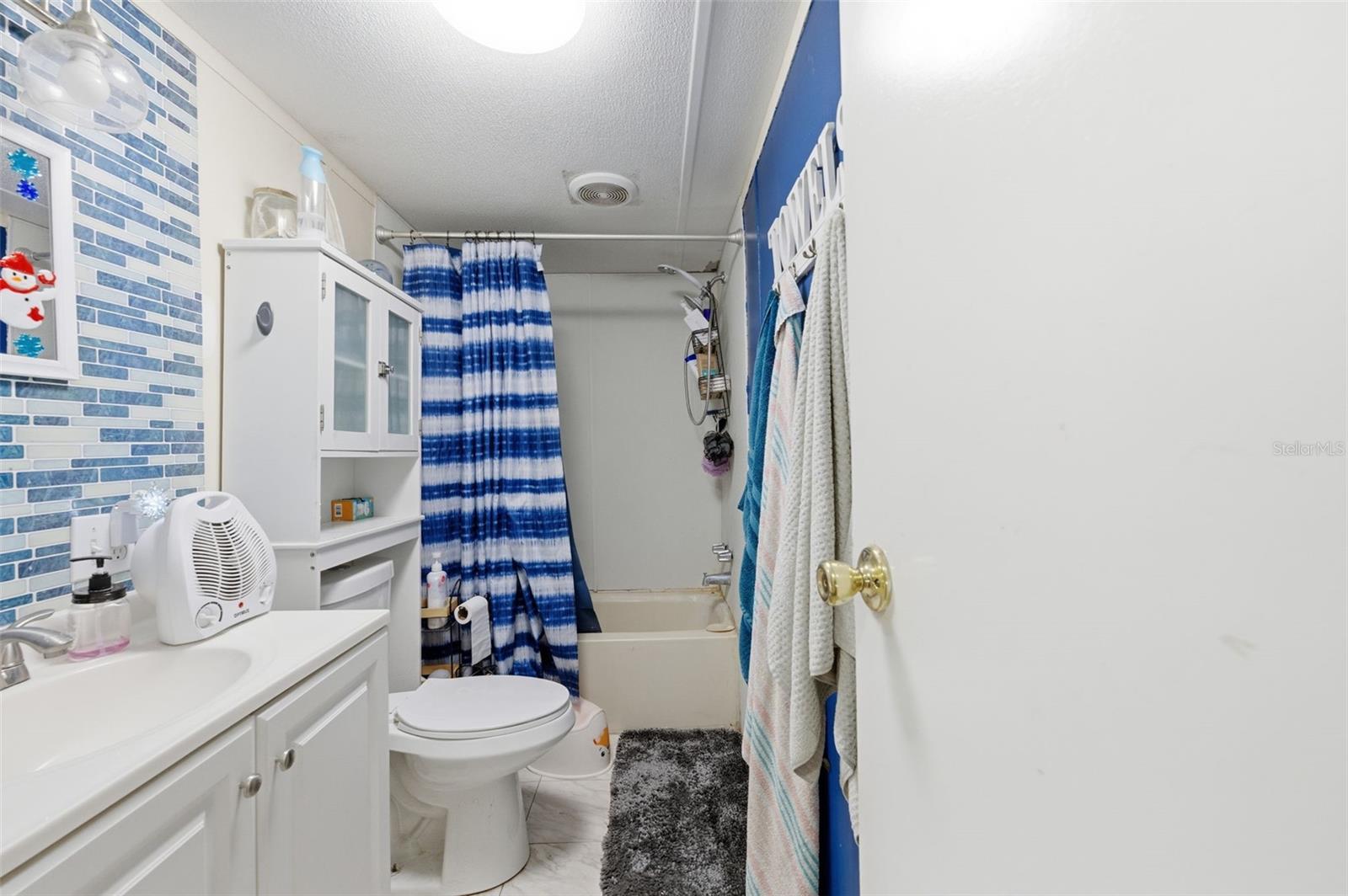 Image 34 of 47 For 13050 Sun Road