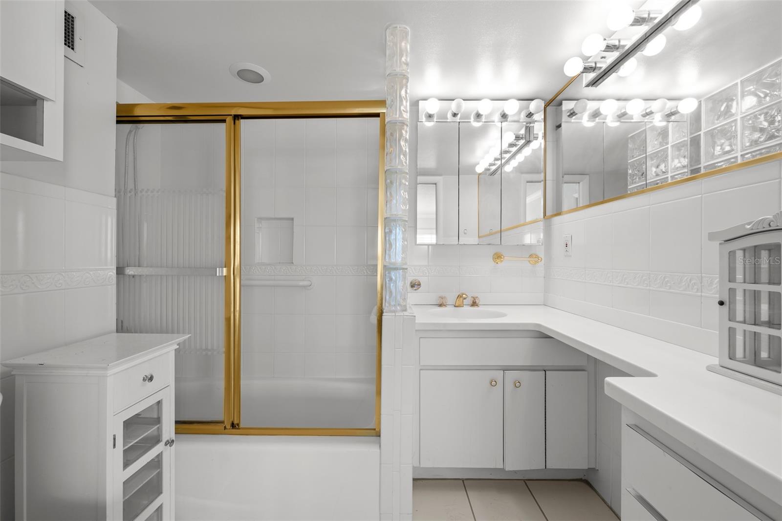 Image 30 of 88 For 2401 Bayshore Boulevard 310