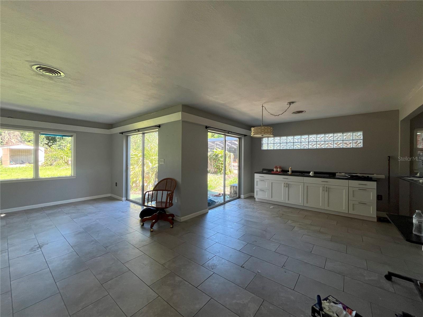 Image 10 of 25 For 412 Lake Summit Drive