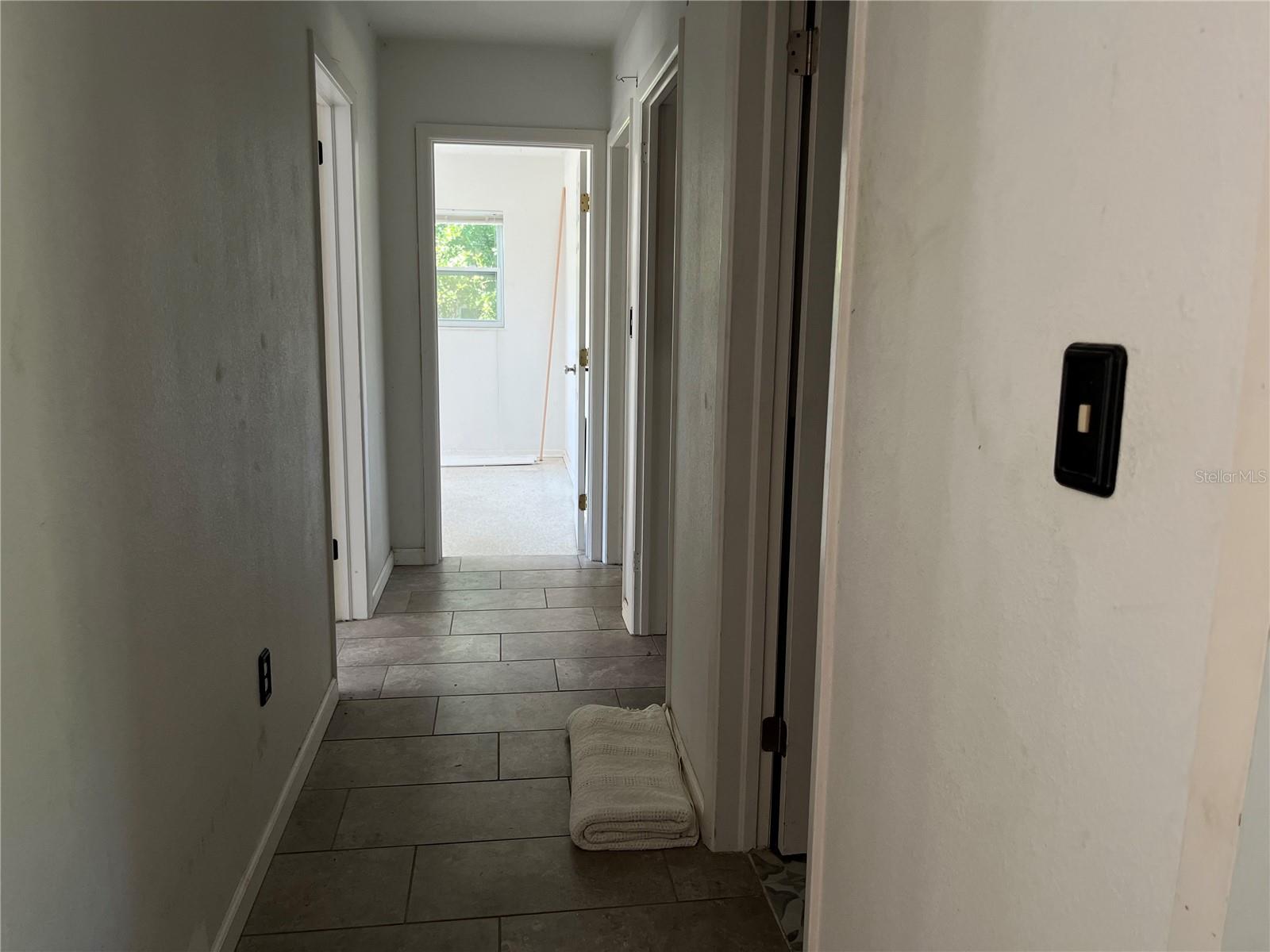 Image 11 of 25 For 412 Lake Summit Drive