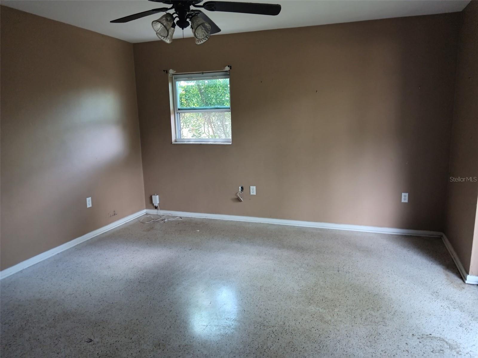 Image 12 of 25 For 412 Lake Summit Drive