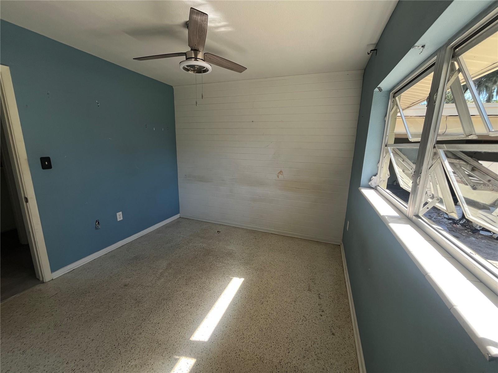 Image 14 of 25 For 412 Lake Summit Drive