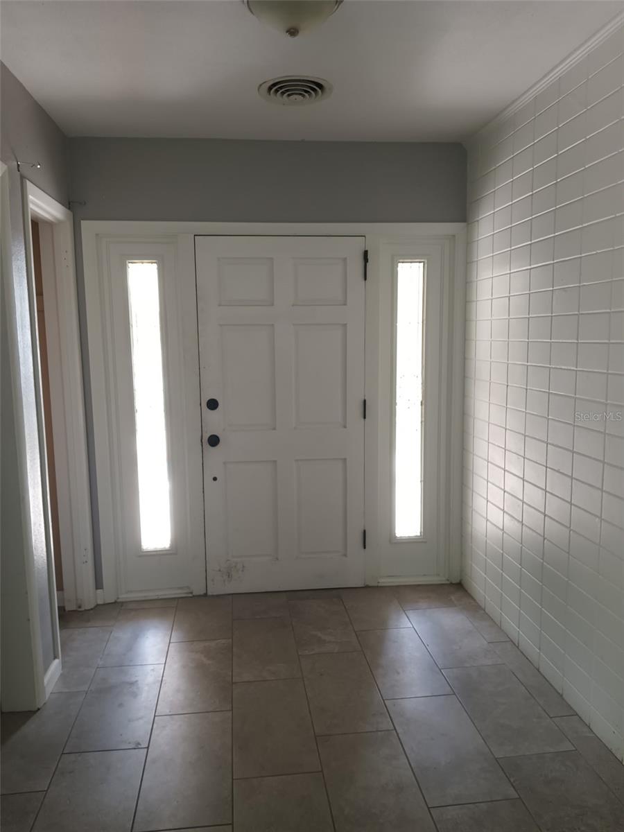 Image 2 of 25 For 412 Lake Summit Drive