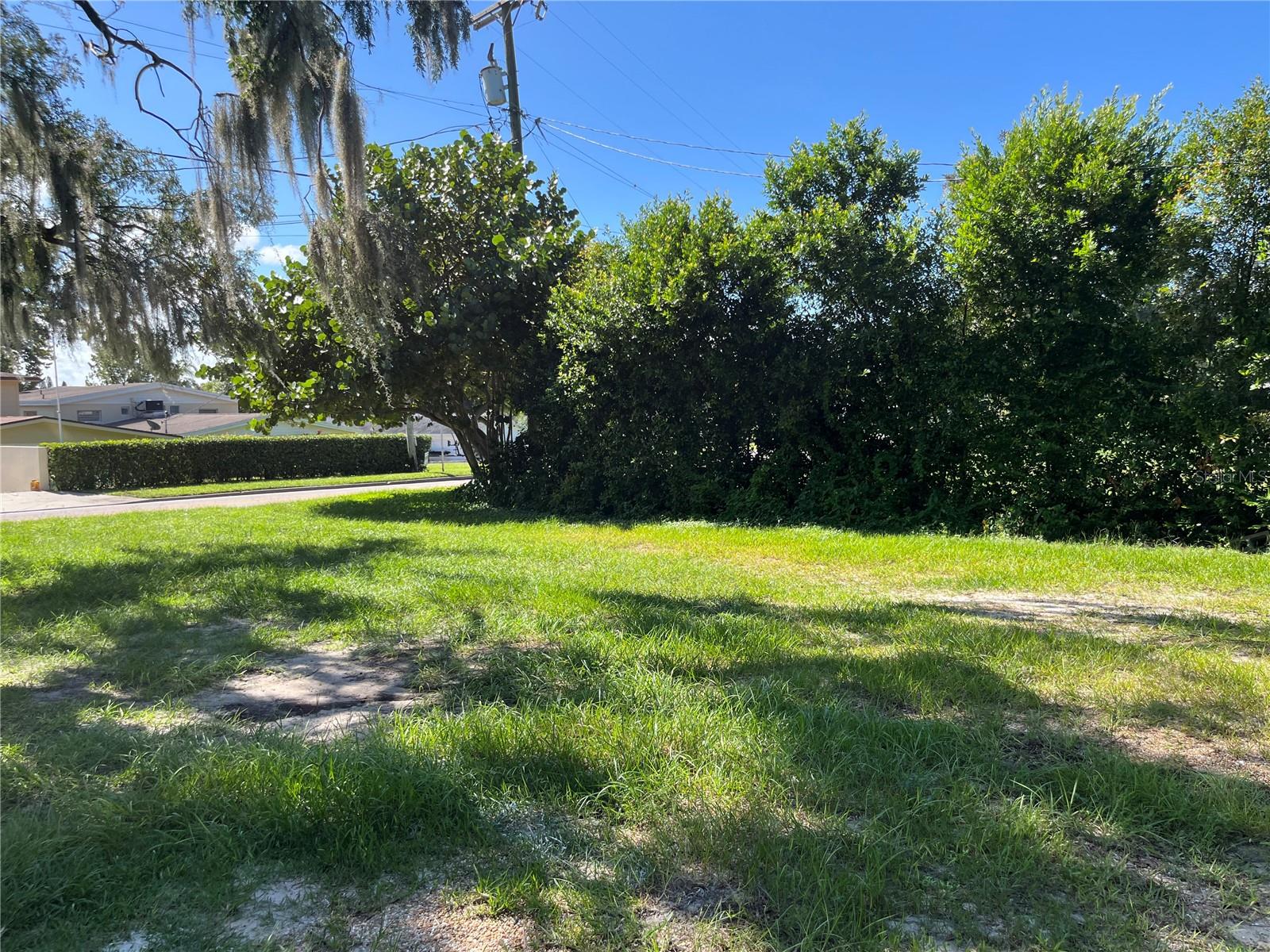 Image 21 of 25 For 412 Lake Summit Drive