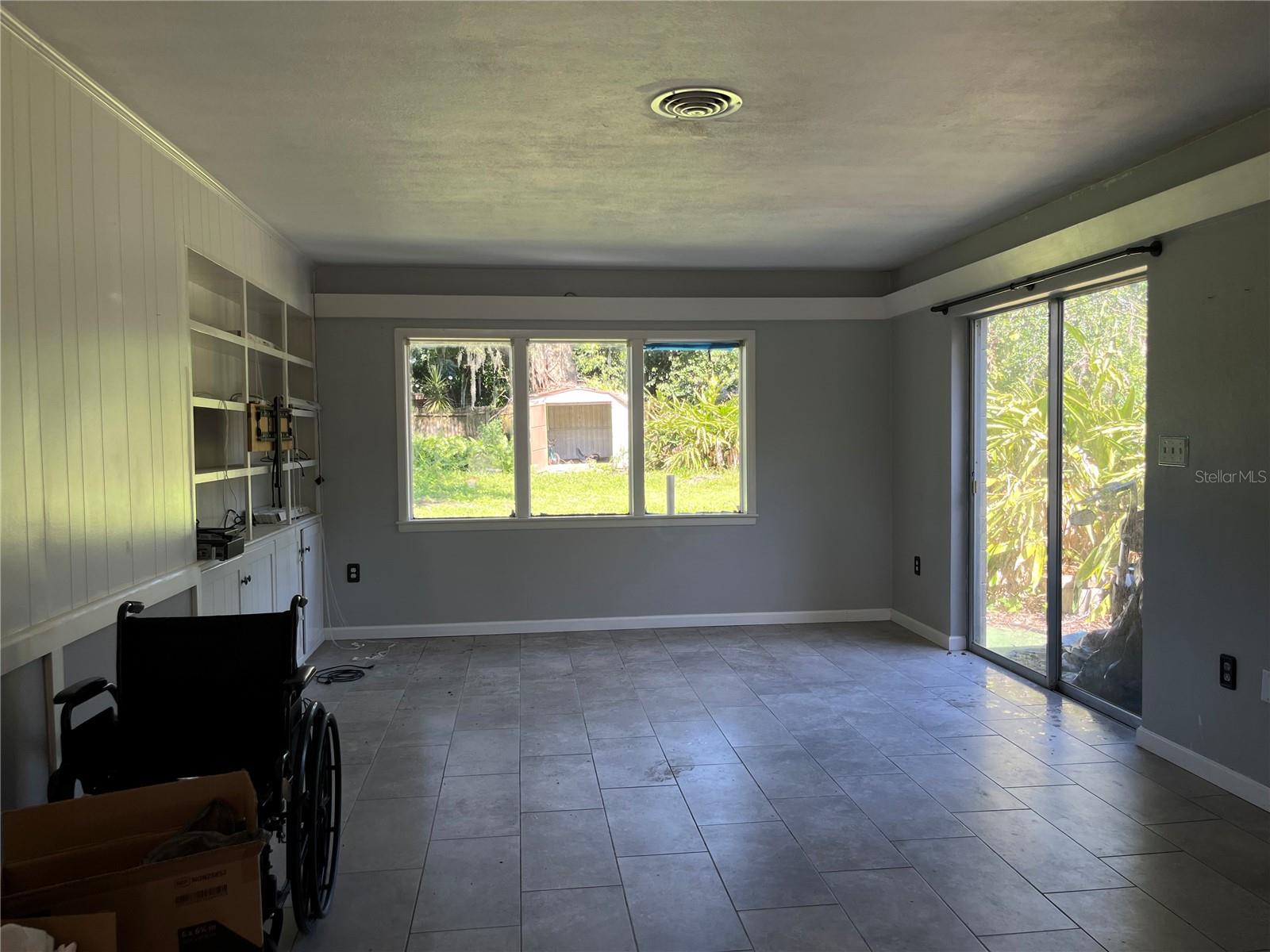 Image 8 of 25 For 412 Lake Summit Drive