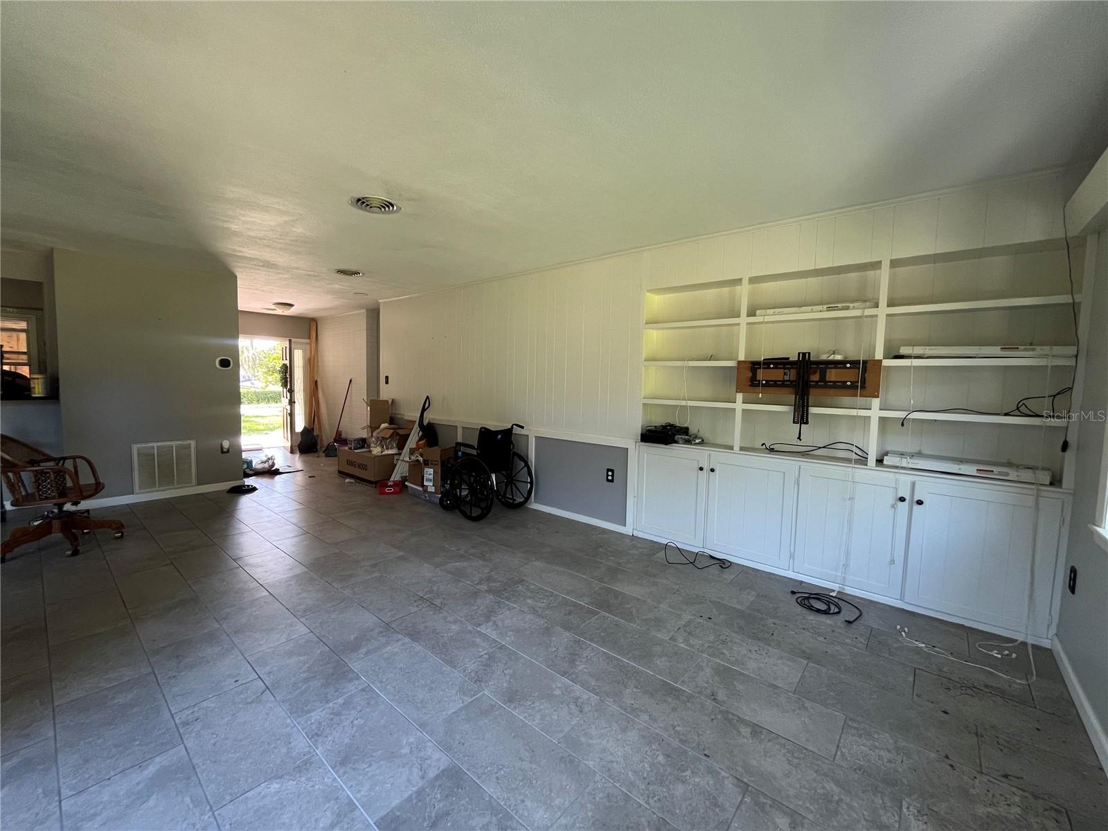 Image 9 of 25 For 412 Lake Summit Drive