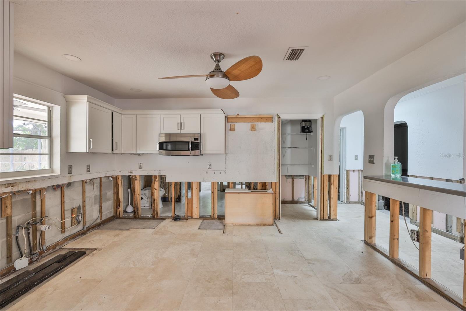 Listing photo id 8 for 456 Rafael Boulevard Ne