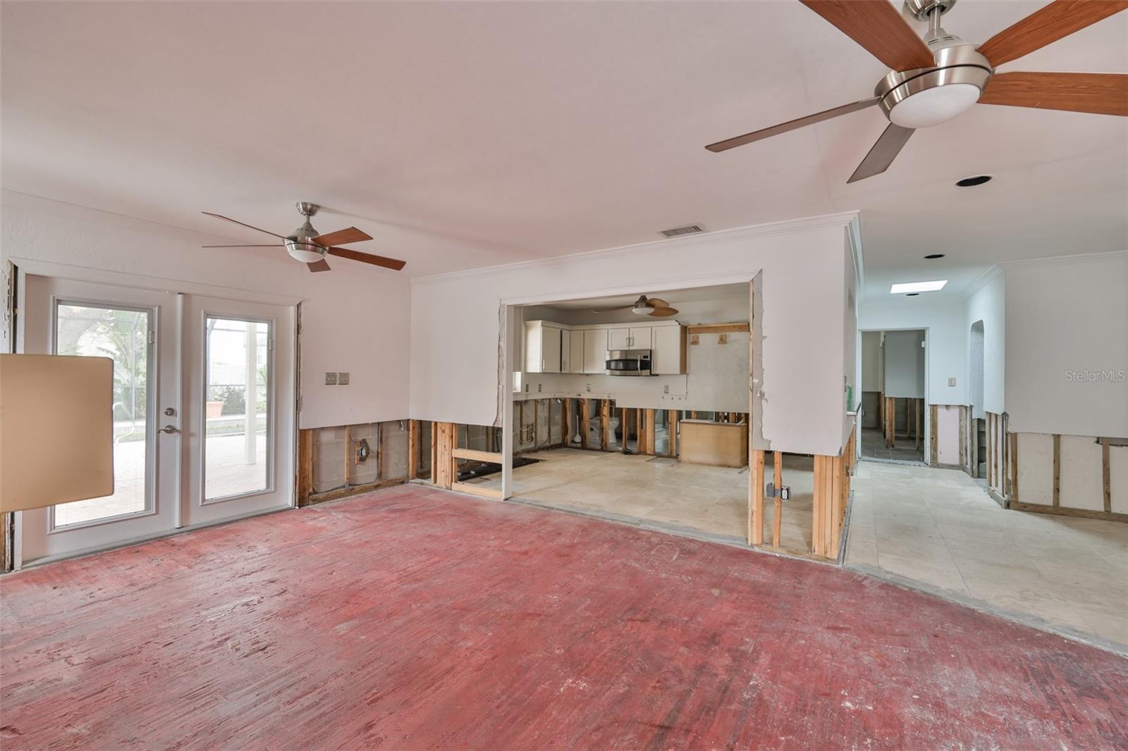 Listing photo id 9 for 456 Rafael Boulevard Ne