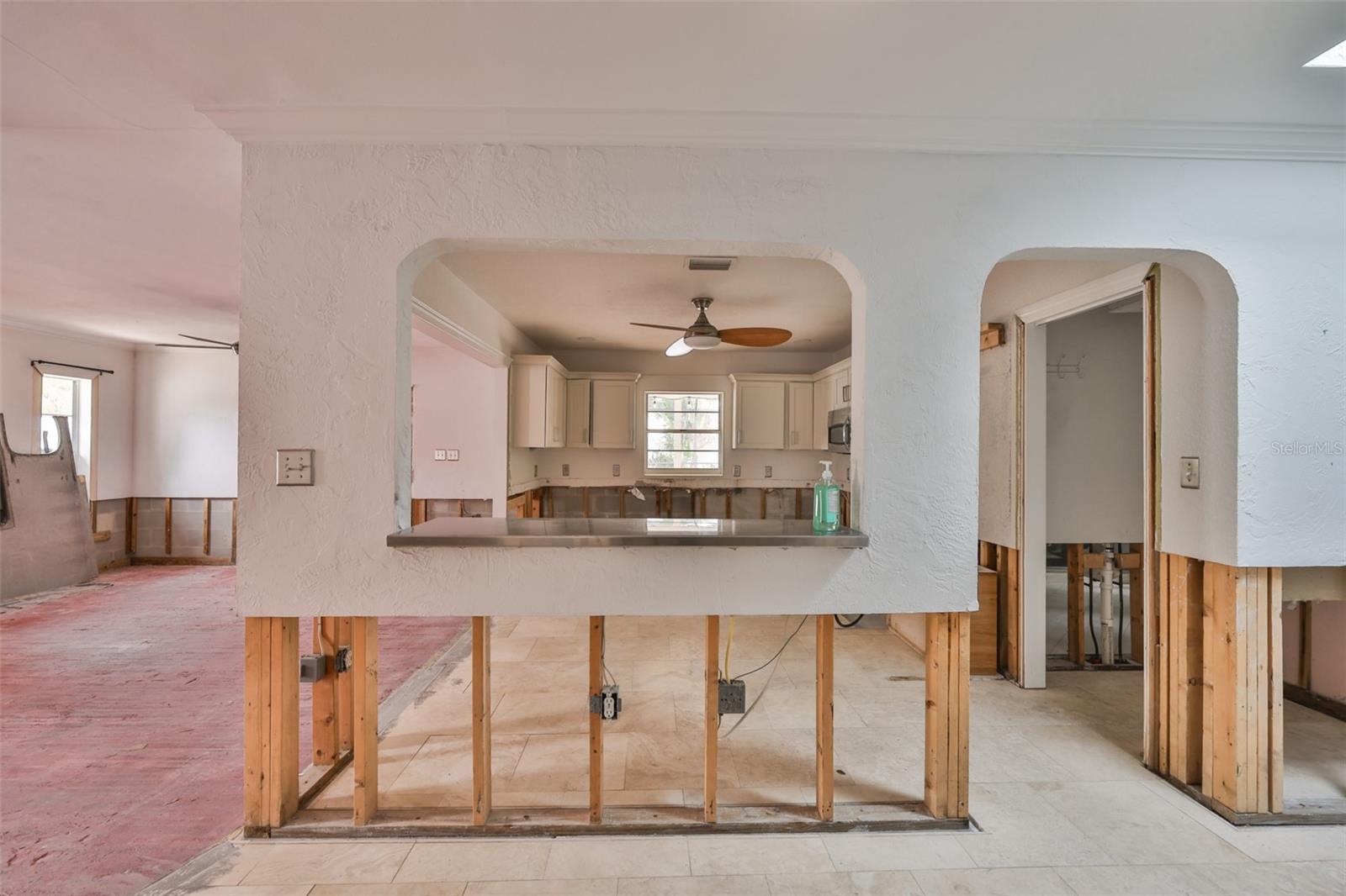 Listing photo id 10 for 456 Rafael Boulevard Ne