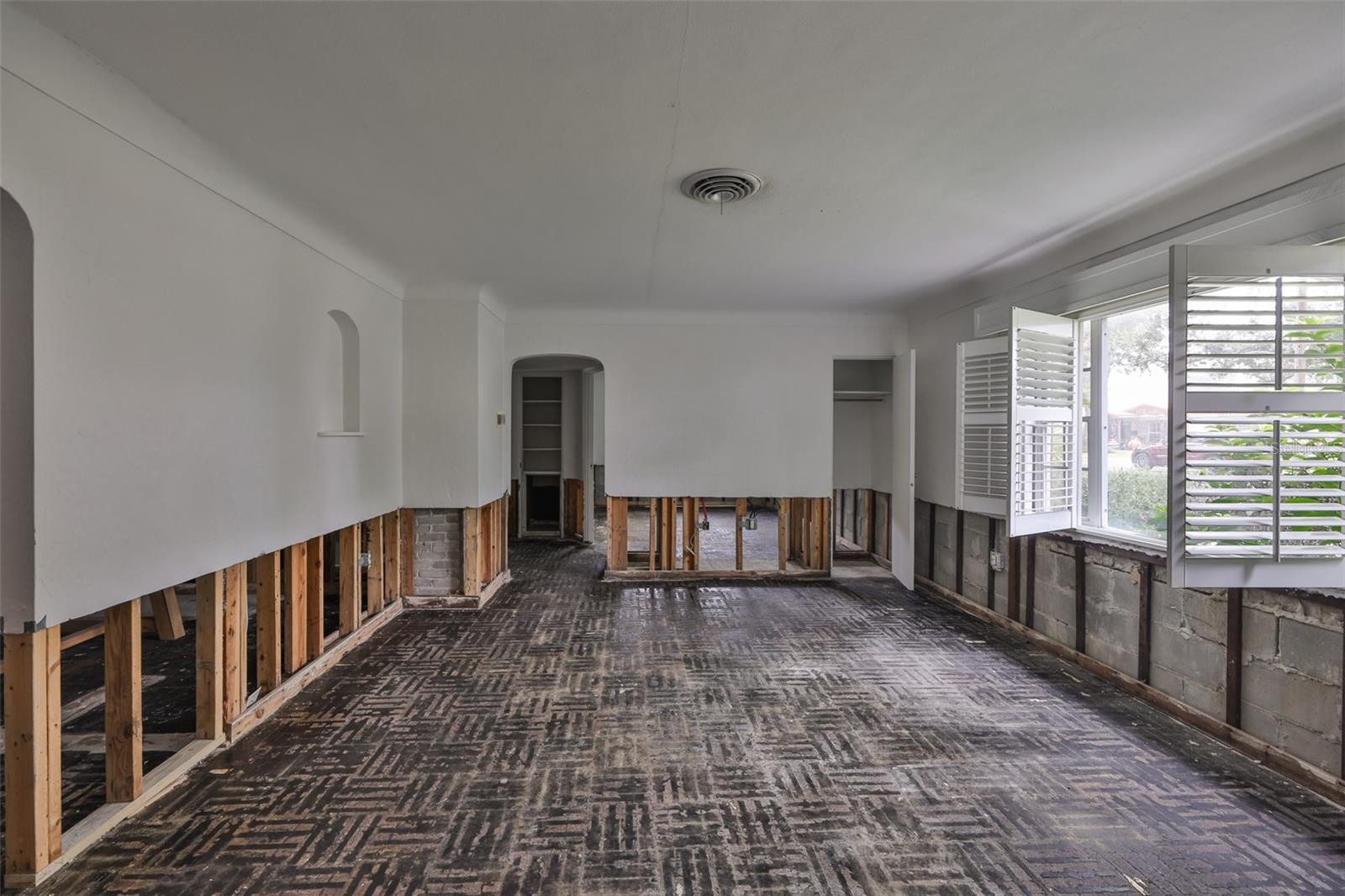 Listing photo id 14 for 456 Rafael Boulevard Ne