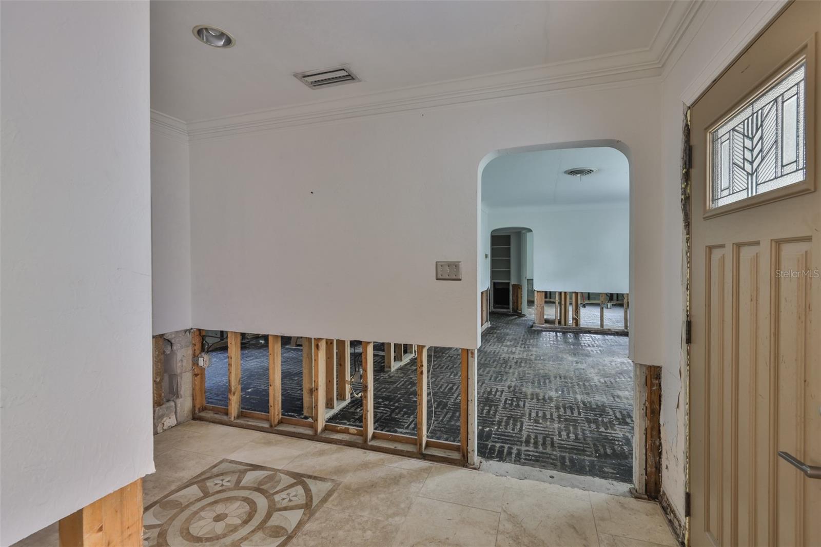 Listing photo id 16 for 456 Rafael Boulevard Ne