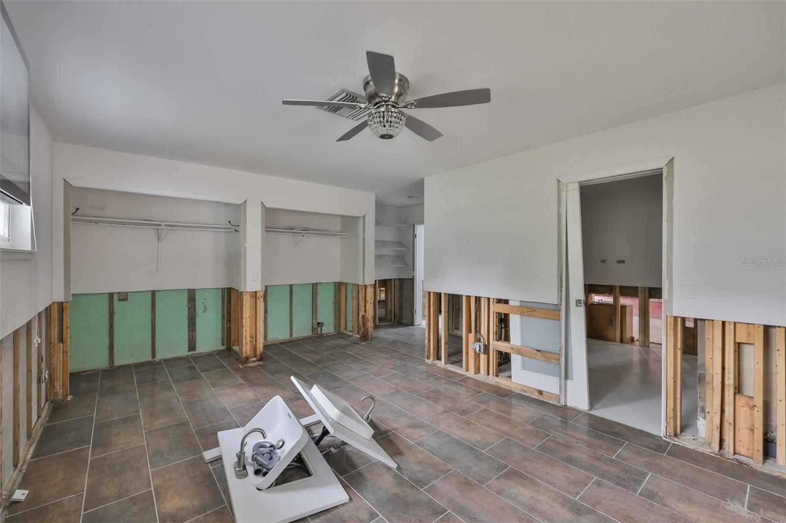 Listing photo id 24 for 456 Rafael Boulevard Ne