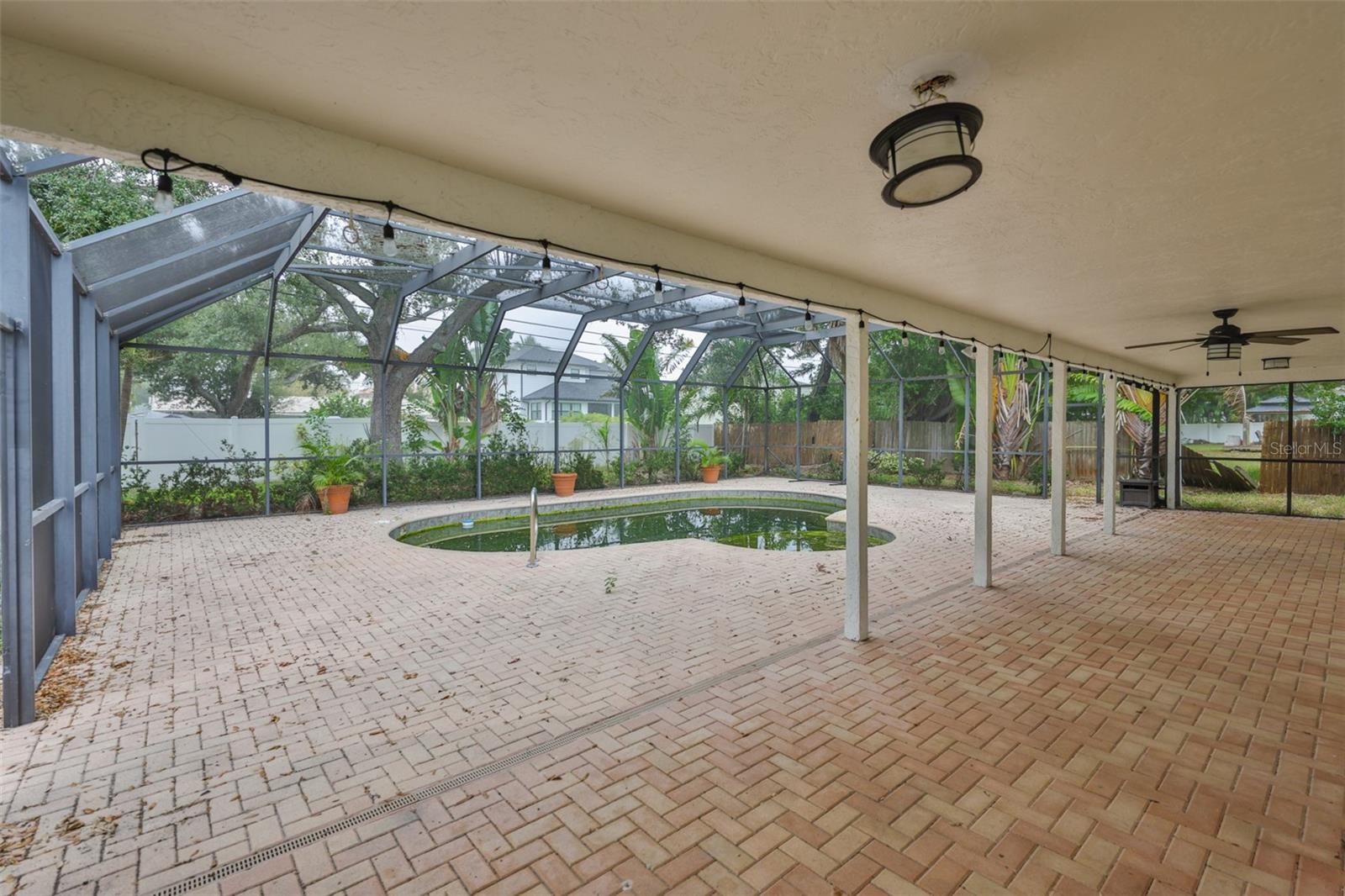 Listing photo id 34 for 456 Rafael Boulevard Ne