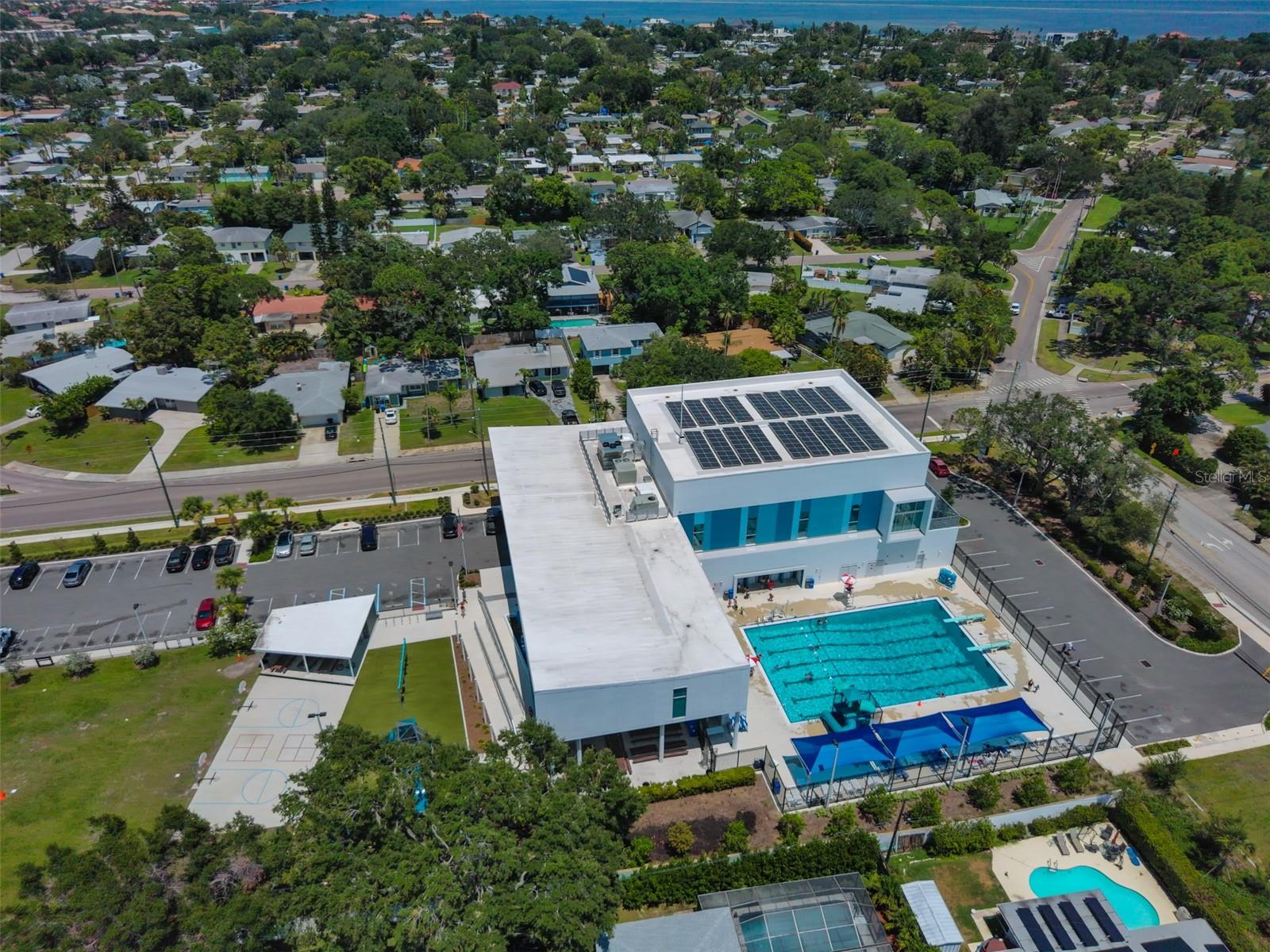 Listing photo id 38 for 456 Rafael Boulevard Ne