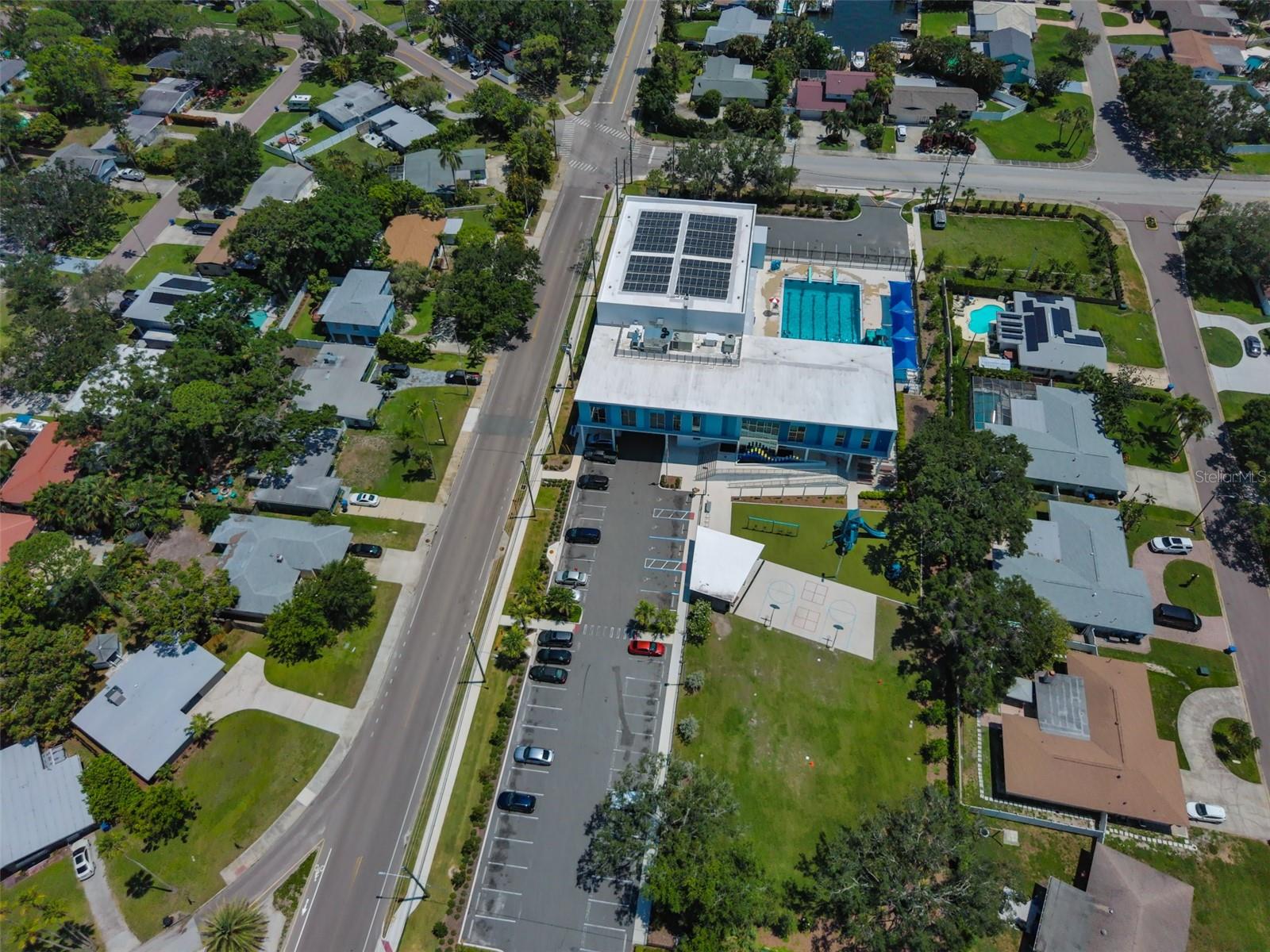 Listing photo id 39 for 456 Rafael Boulevard Ne