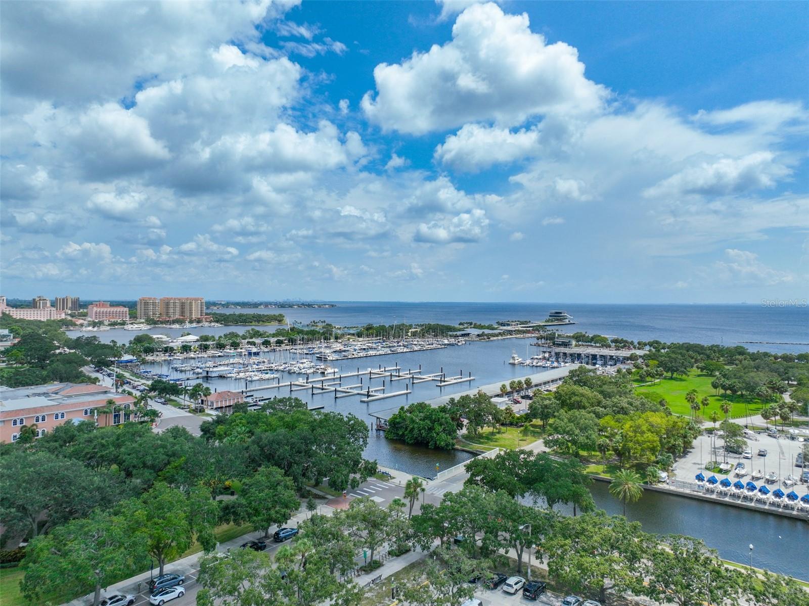 Listing photo id 40 for 456 Rafael Boulevard Ne