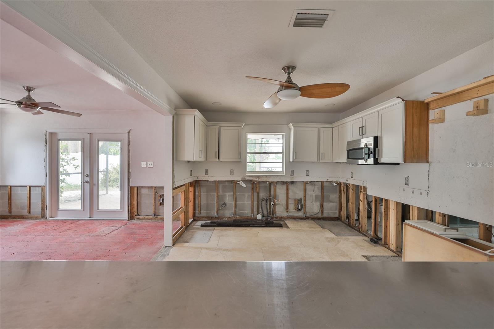 Listing photo id 6 for 456 Rafael Boulevard Ne