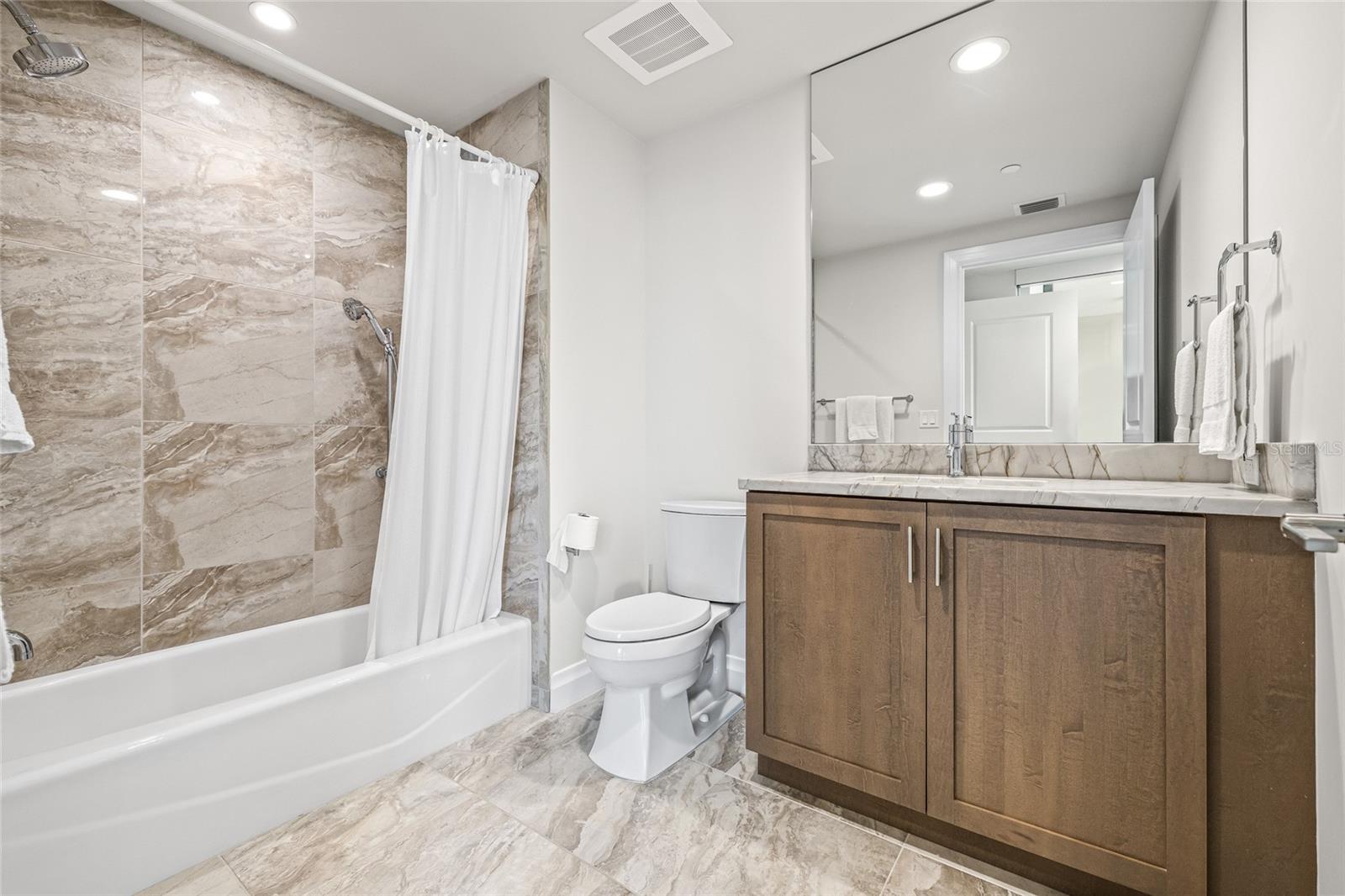 Image 25 of 67 For 795 Collany Road 205