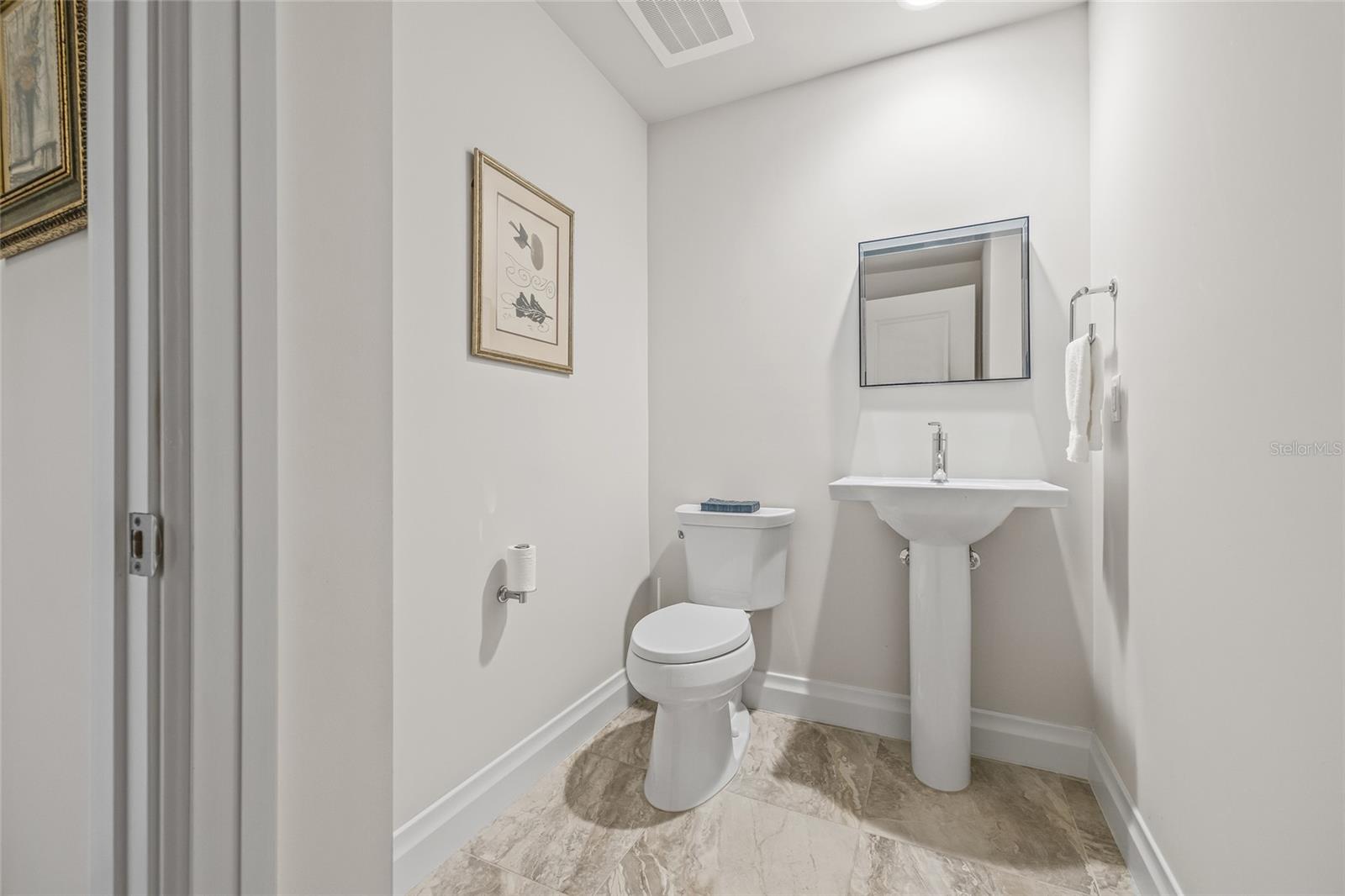 Image 32 of 67 For 795 Collany Road 205