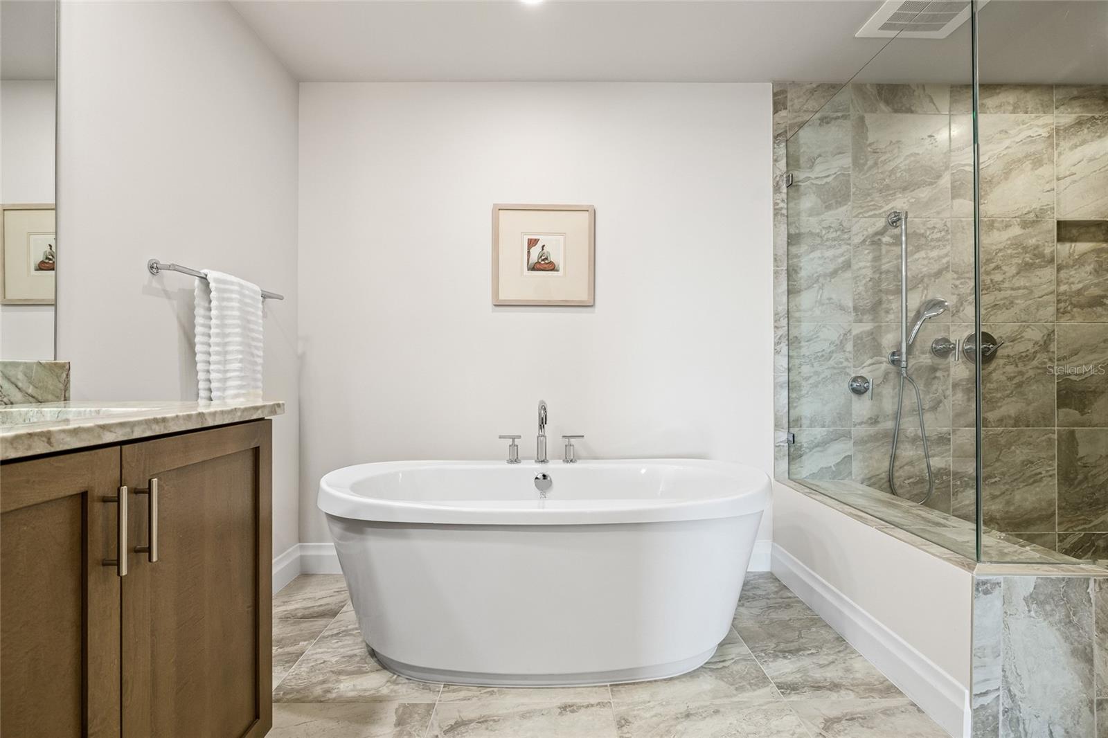 Image 39 of 67 For 795 Collany Road 205