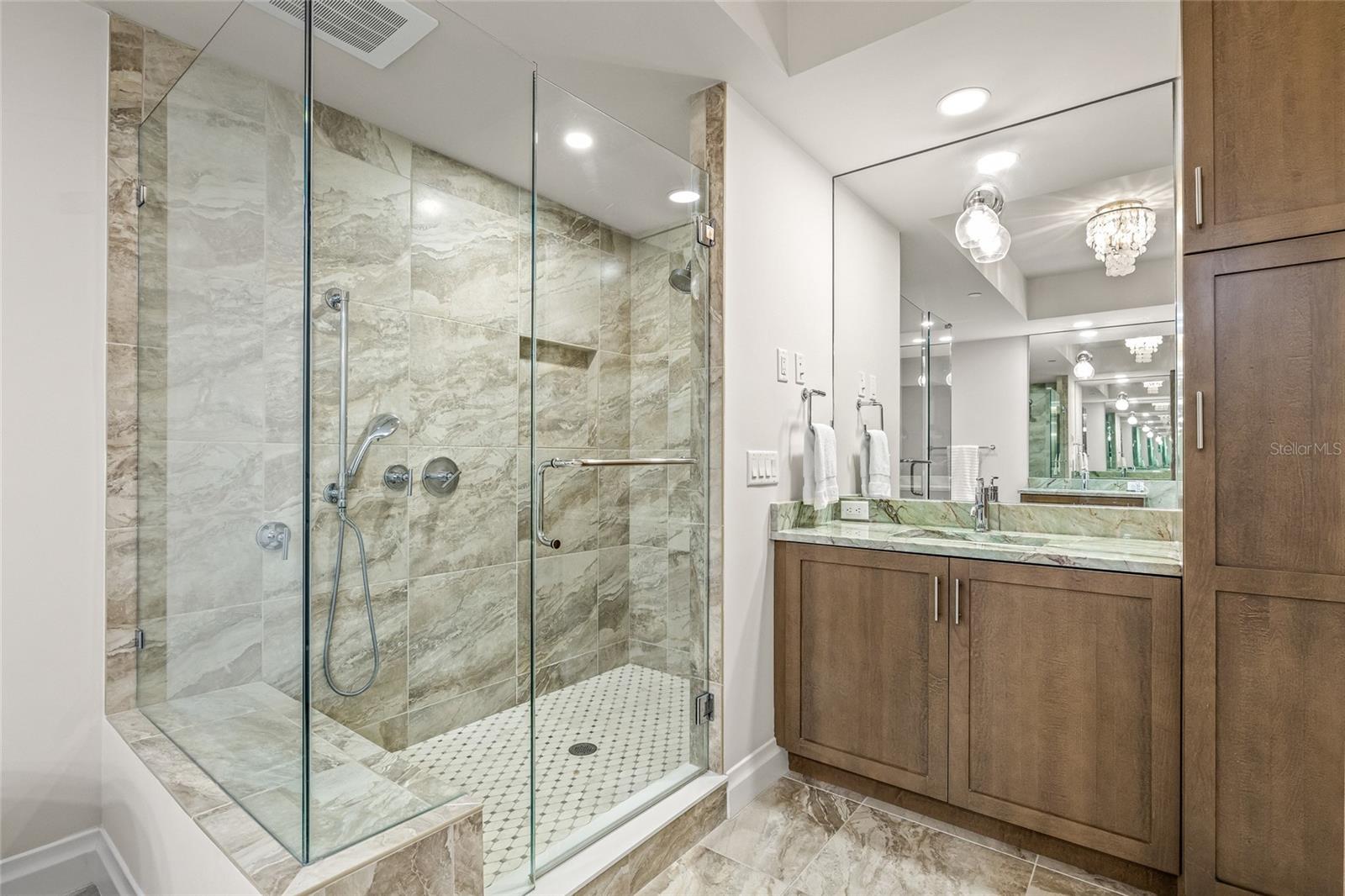 Image 41 of 67 For 795 Collany Road 205