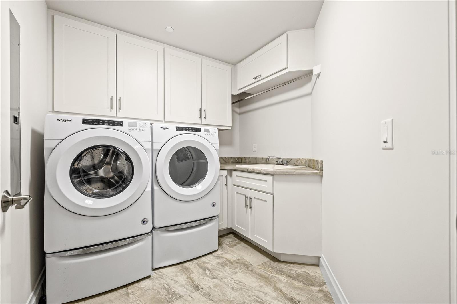 Image 45 of 67 For 795 Collany Road 205