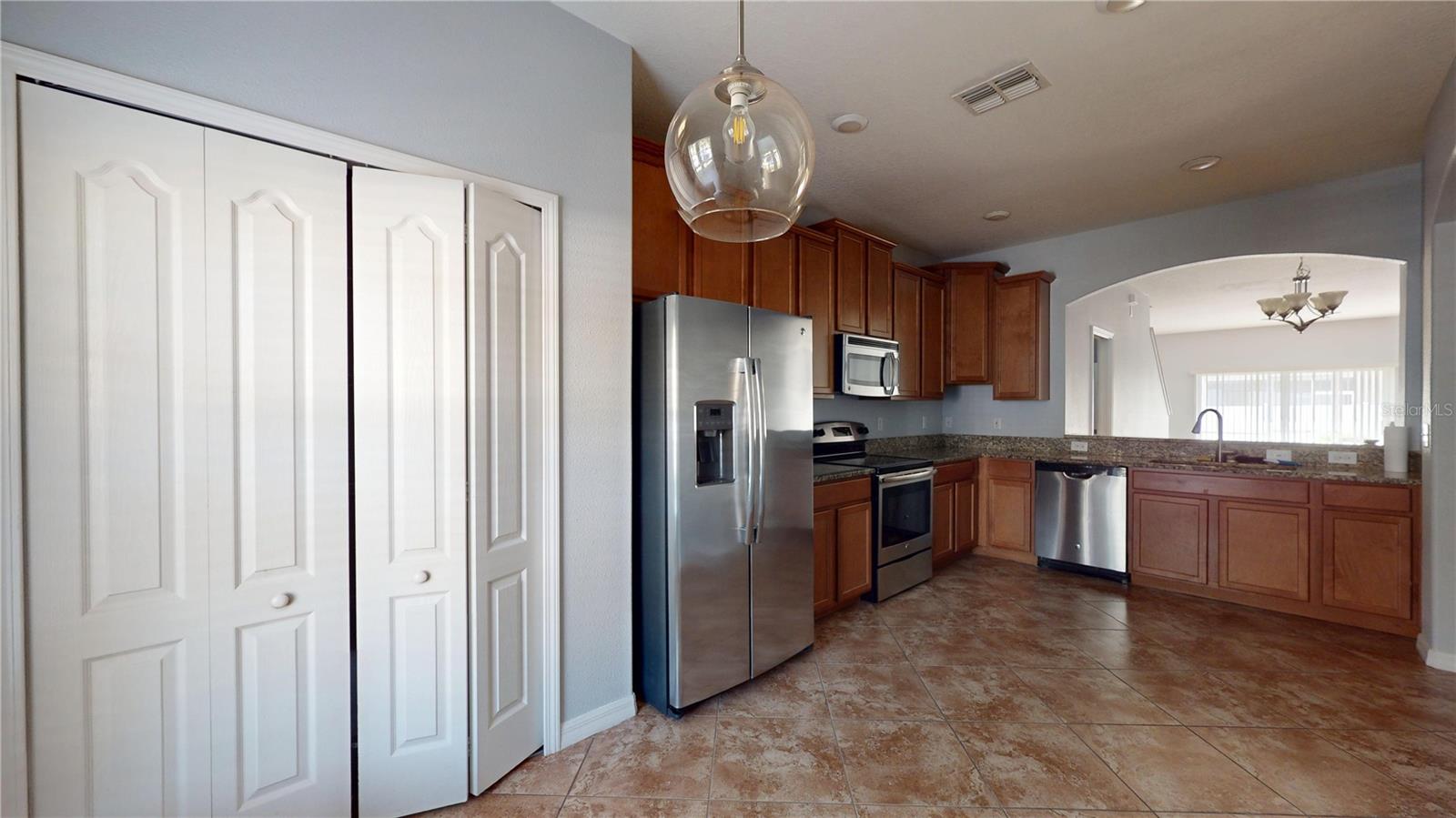 Image 7 of 31 For 31150 Gossamer Way