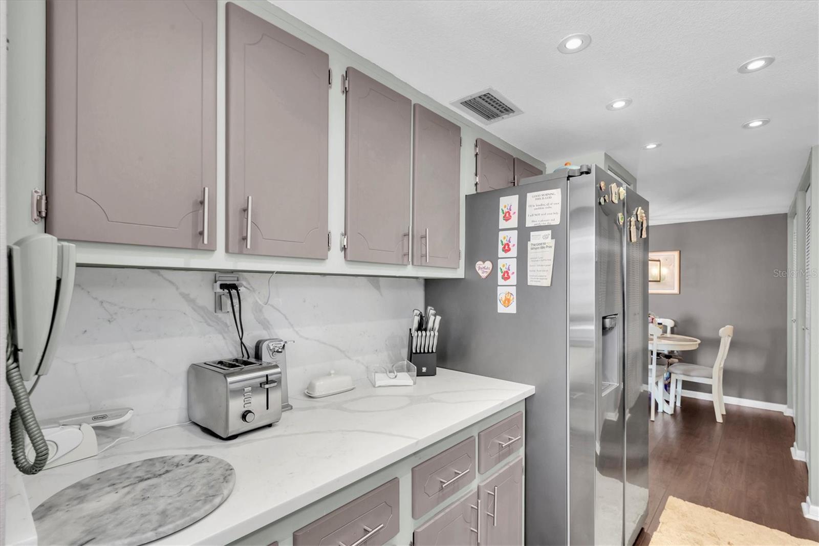 Image 11 of 51 For 660 Island Way 506