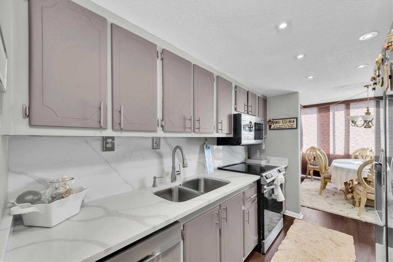 Image 12 of 51 For 660 Island Way 506