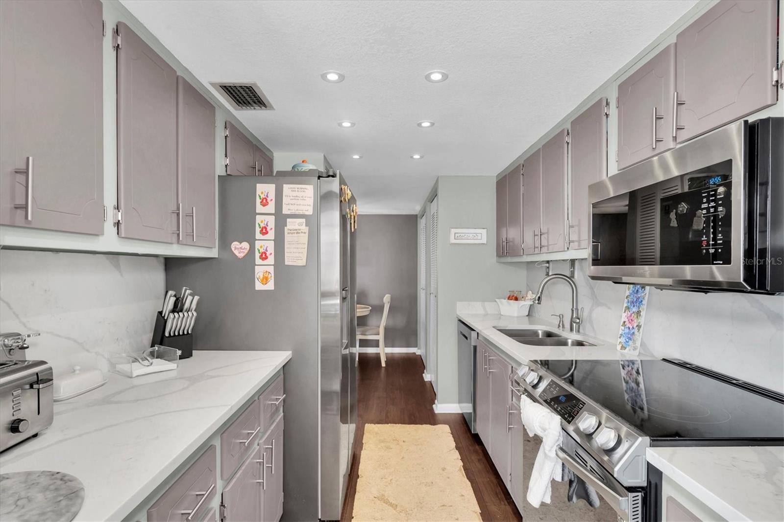 Image 13 of 51 For 660 Island Way 506