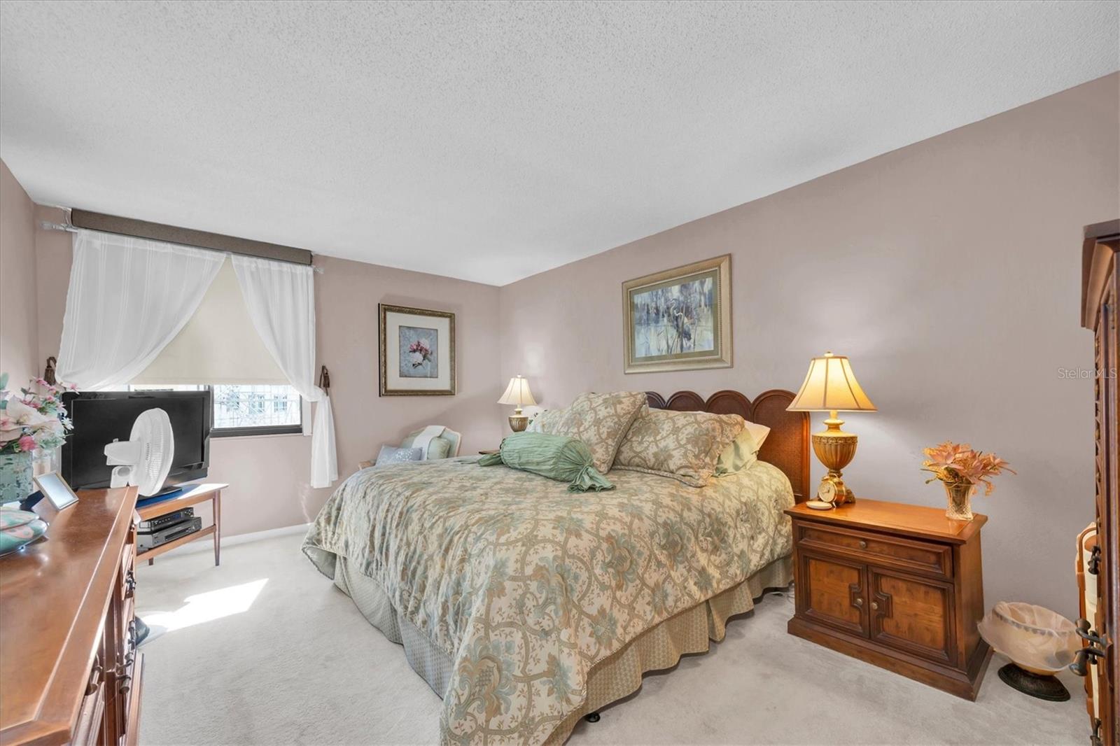 Image 21 of 51 For 660 Island Way 506