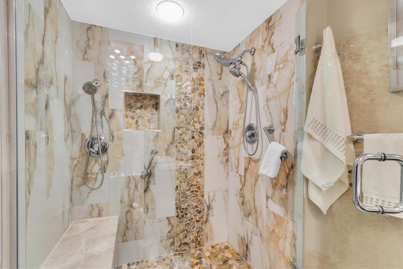 Image 23 of 51 For 660 Island Way 506