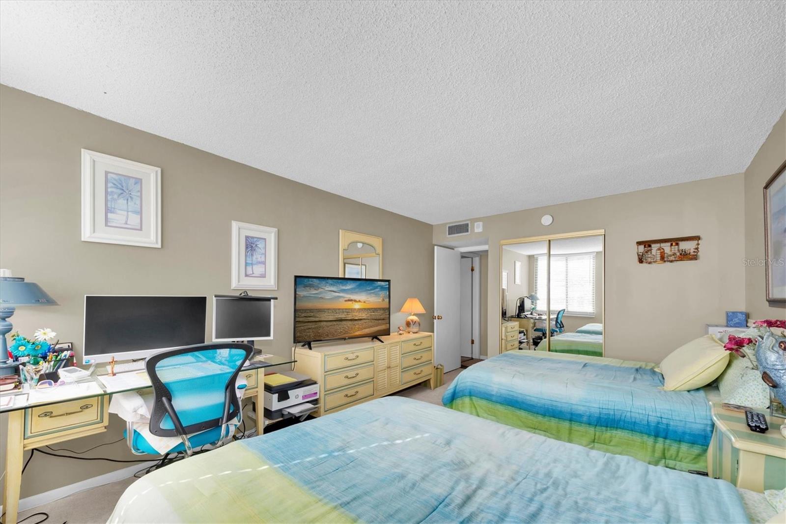 Image 25 of 51 For 660 Island Way 506