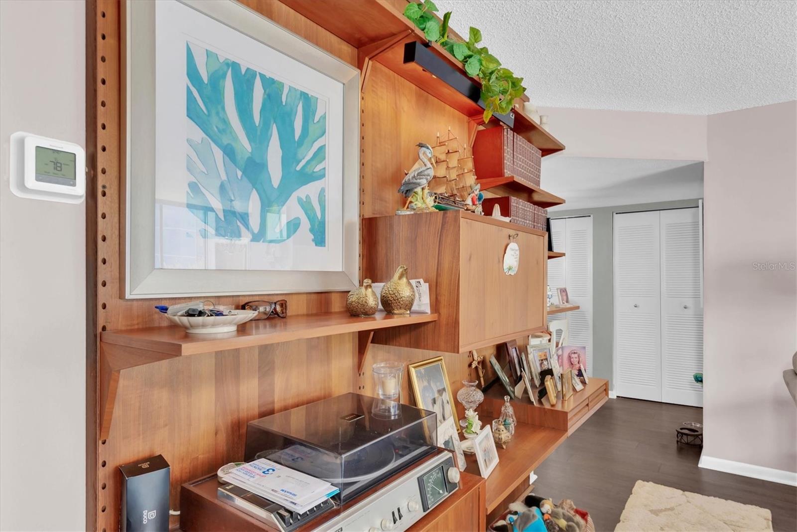 Image 29 of 51 For 660 Island Way 506