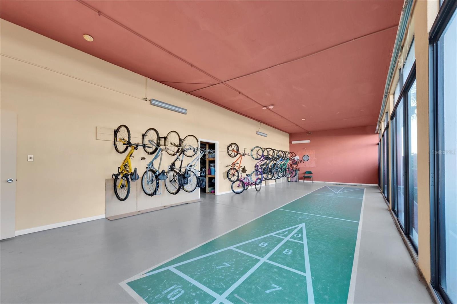 Image 32 of 51 For 660 Island Way 506