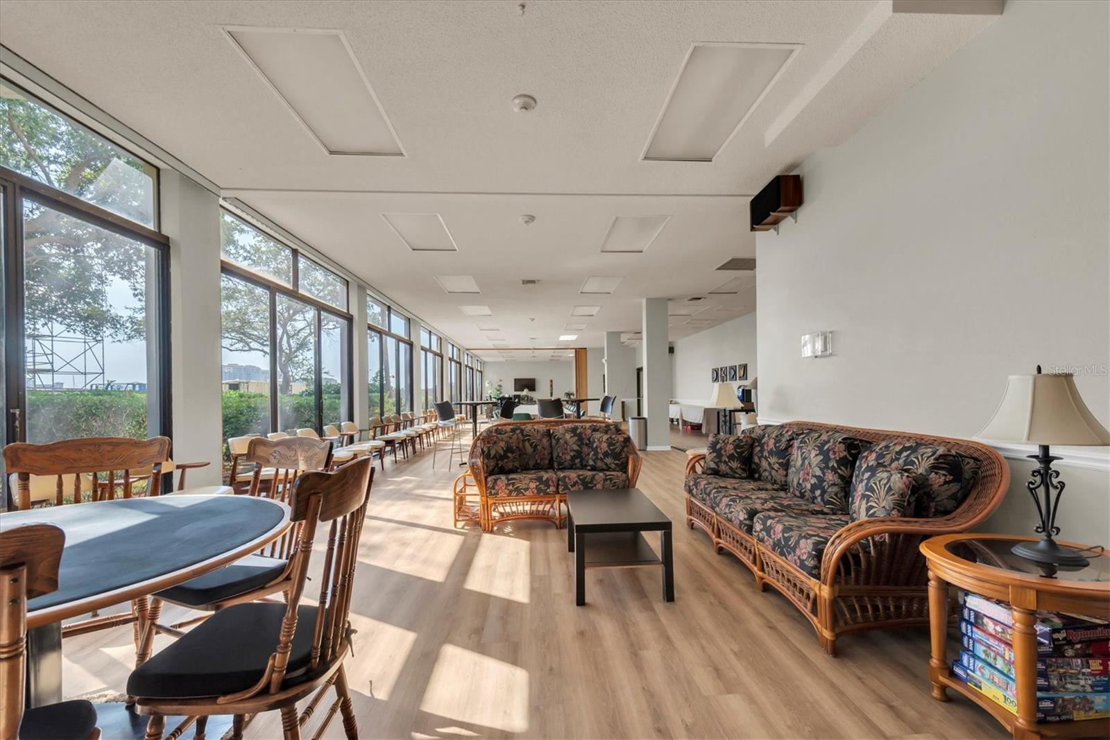 Image 34 of 51 For 660 Island Way 506