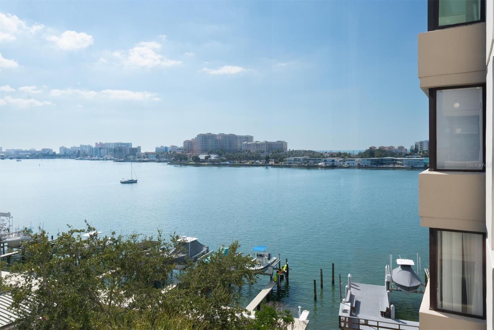 Image 38 of 51 For 660 Island Way 506