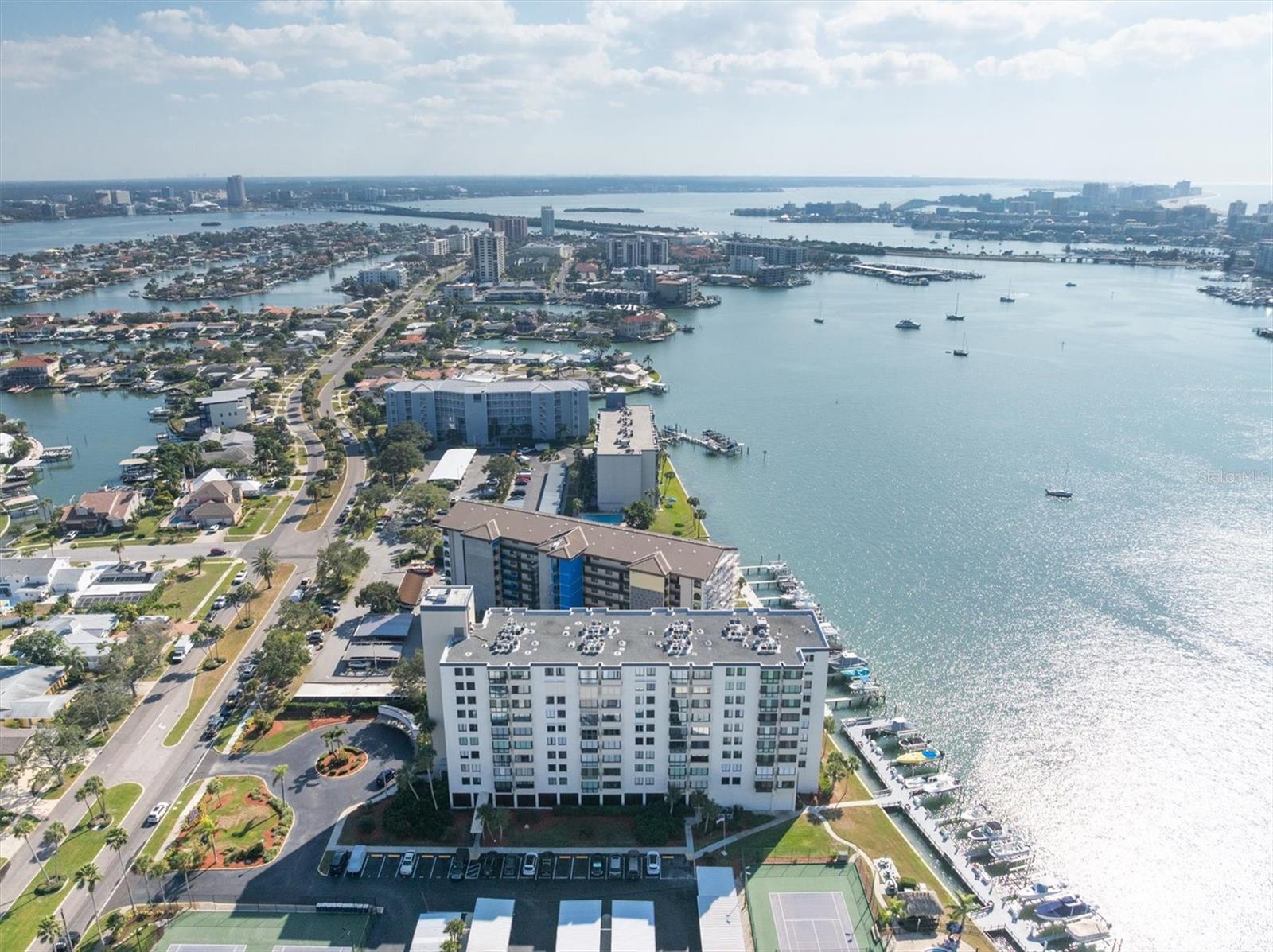 Image 4 of 51 For 660 Island Way 506