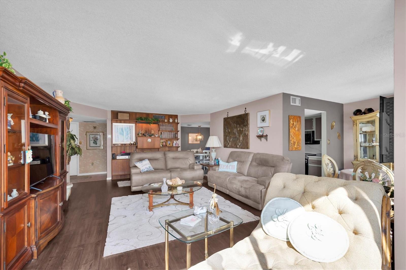 Image 6 of 51 For 660 Island Way 506