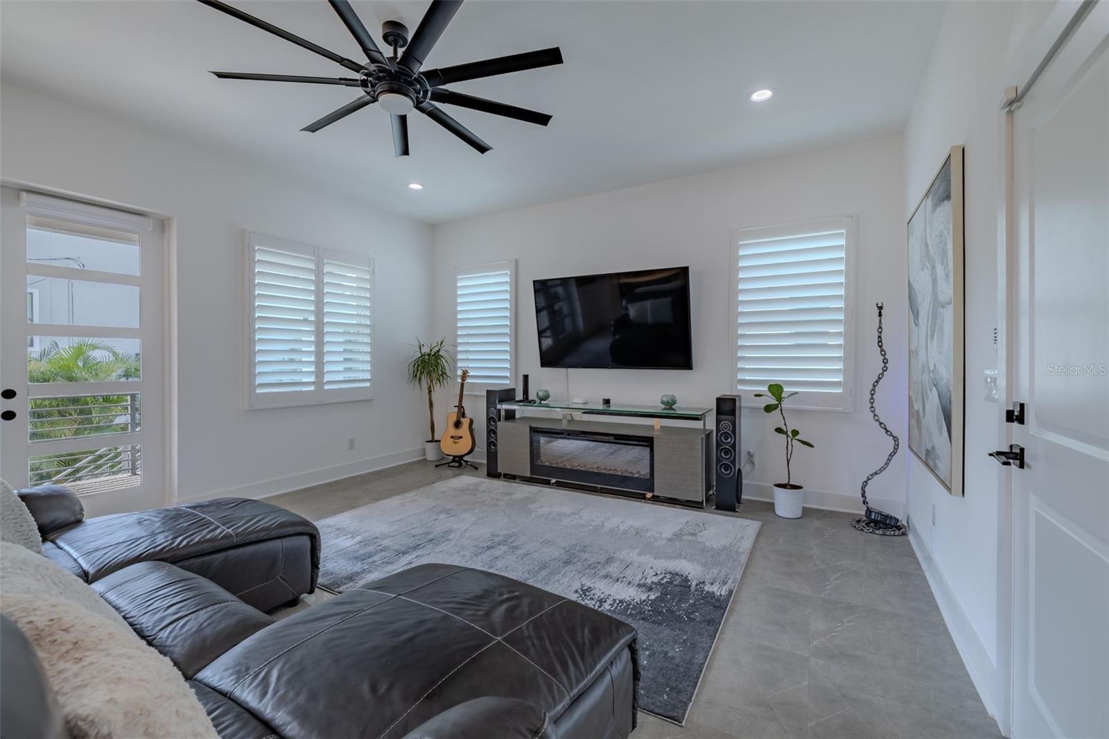 Image 18 of 45 For 5002 Idaho Street