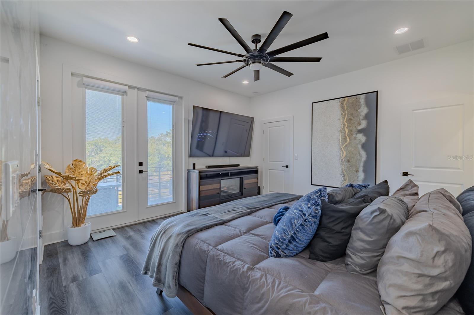 Image 37 of 45 For 5002 Idaho Street