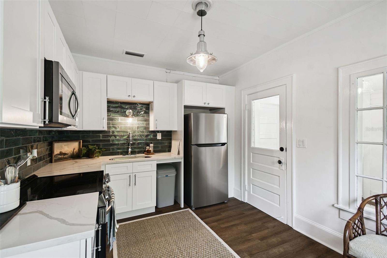 Image 14 of 37 For 459 Bell Avenue