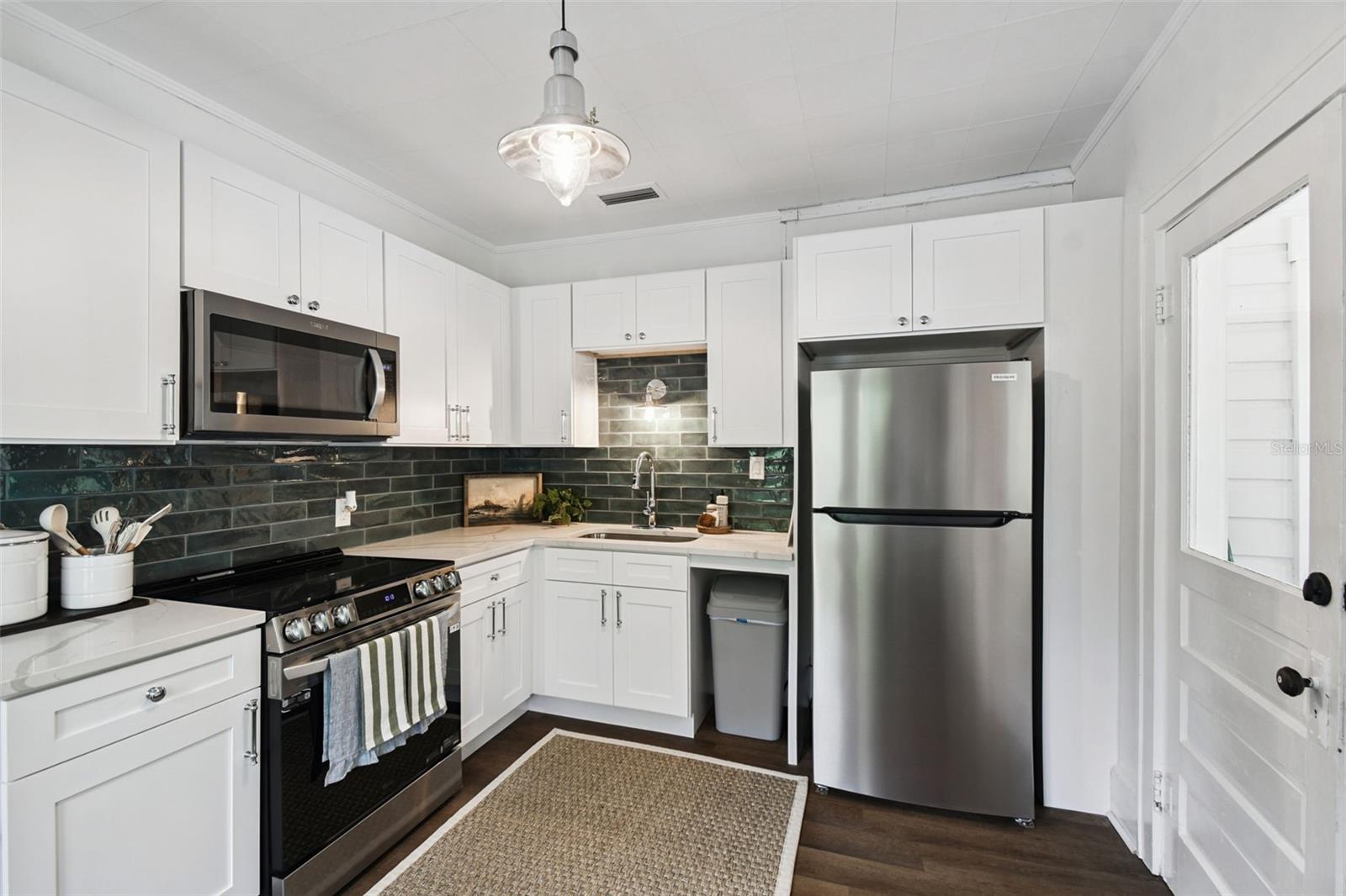 Image 15 of 37 For 459 Bell Avenue