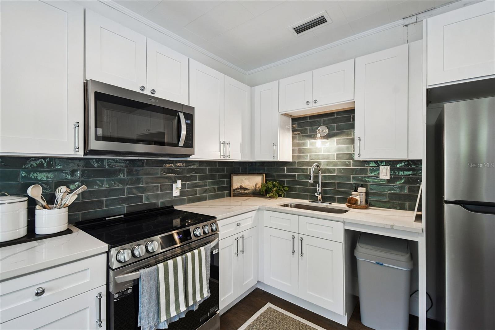 Image 16 of 37 For 459 Bell Avenue