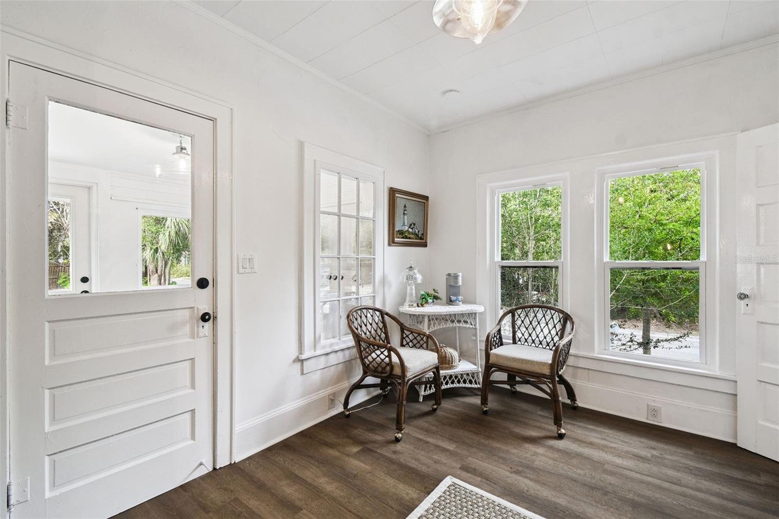 Image 18 of 37 For 459 Bell Avenue