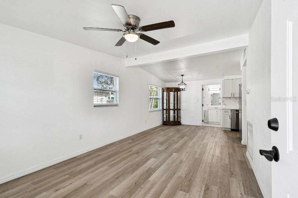 Listing photo id 12 for 8503 Taliaferro Avenue