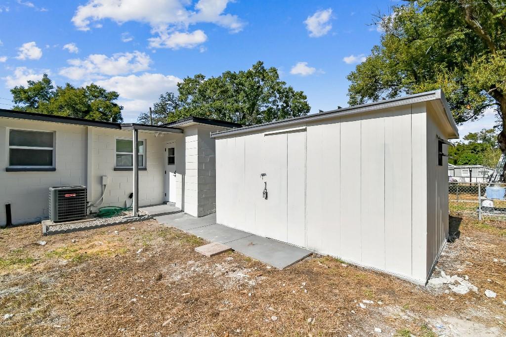 Listing photo id 21 for 8503 Taliaferro Avenue